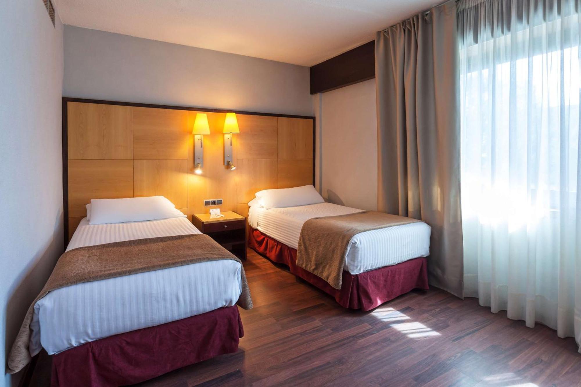 Twin Room,746132729:JPEG